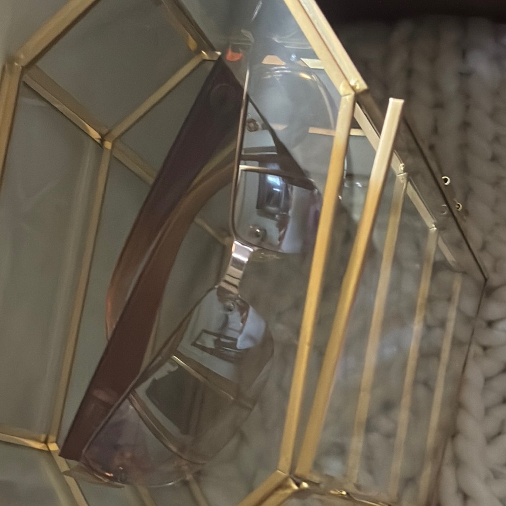 Liz Claiborne Gold Sunglasses - Picture 11 of 14